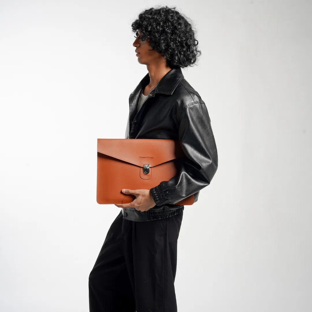 Person holding a brown leather bag against a white background
#color_chestnut